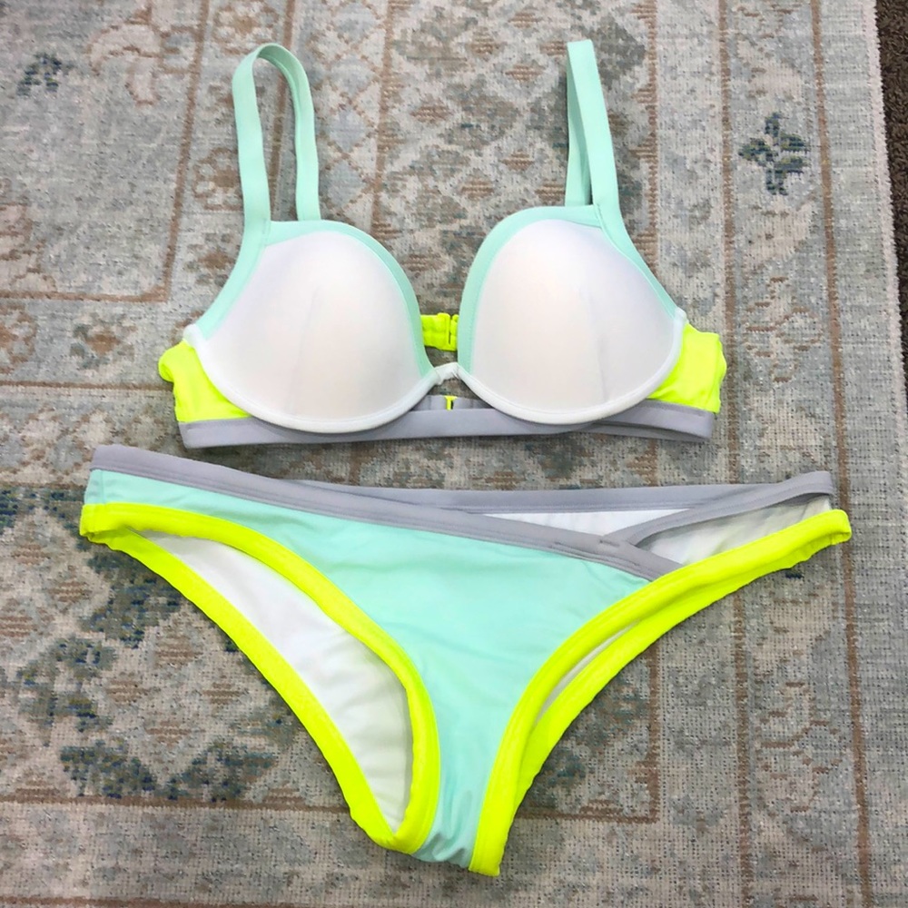 Victoria’s Secret color block bikini
